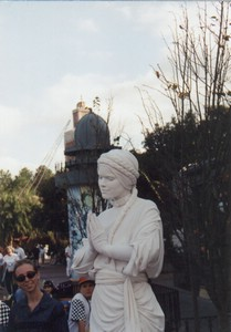 livingstatue199.jpg